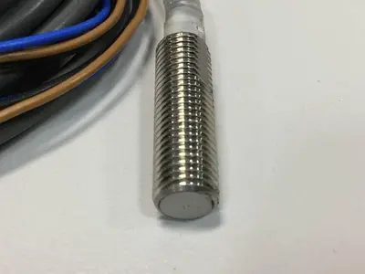 USED OMRON E2E-X1R5E1