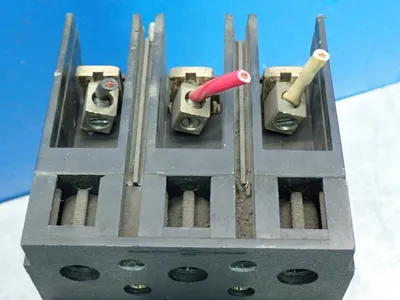 Used ABB UXAB727131R103 Circuit Breakers Ohio US | HGR 24 #981412