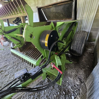 2010 SCHULTE 2500 GIANT Rock Picker | Iron Listing (56)