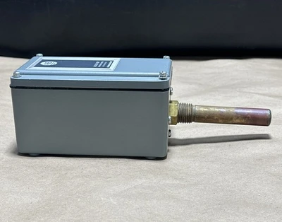 NEW Allen-Bradley 837-V2J