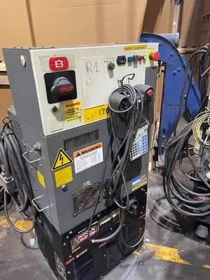 Used FANUC ROBOT MODEL ARCMATE 120IC WITH R-30IA CONTROLS, LINCOLN POWER SUPPLY I400, TORCH TIP AND MORE Robotic Welding Cells | Harbor Machinery Inc. #1283427