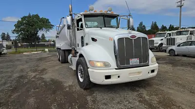 USED 2013 PETERBILT 386