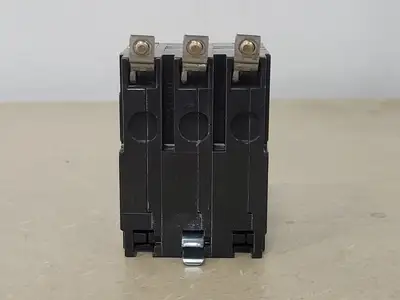 NEW SQUARE D QOB330