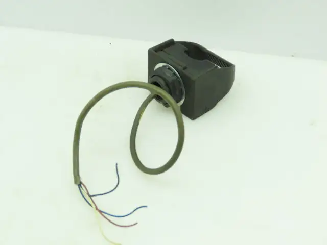 Banner OTBA5 / OTC-1-BK Momentary Action Touch Button with OTC-1-BK Field Cover