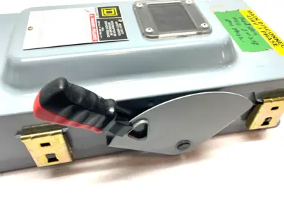 USED SQUARE D HEAVY DUTY SAFETY DISCONNECT SWITCH