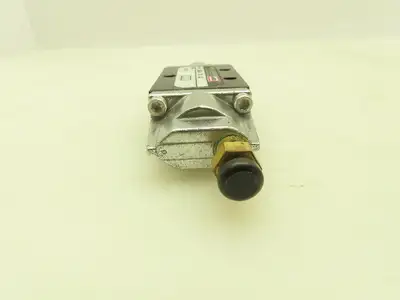 Aro 5631 33 02 Manual Pneumatic Air Valve 3-Way NC 1/4" NPT