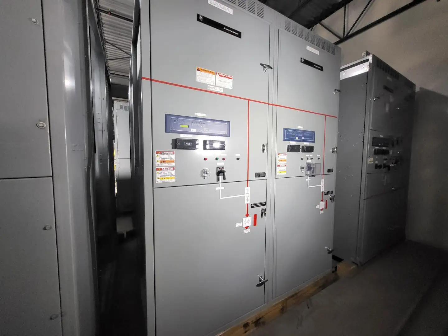 25kV 1200A 3ph Switchgear Unit w/ (2) Power Vac Breaker VB1 27.0-16-0