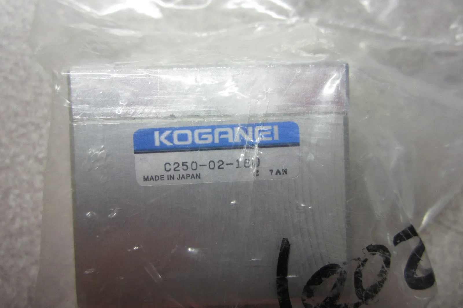 NEW KOGANEI C250-02-16W PNEUMATIC VALVE C2500216W