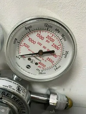 USED AIRGAS 100-1-580-V GENERAL PURPOSE COMPRESSED GAS REGULATOR MAX INLET 3000 PSIG