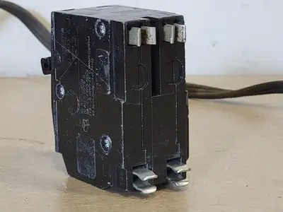 USED SQUARE D QO220