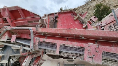 TEREX Mobie Impact Crusher with Screener (2011), full working order, visible under power