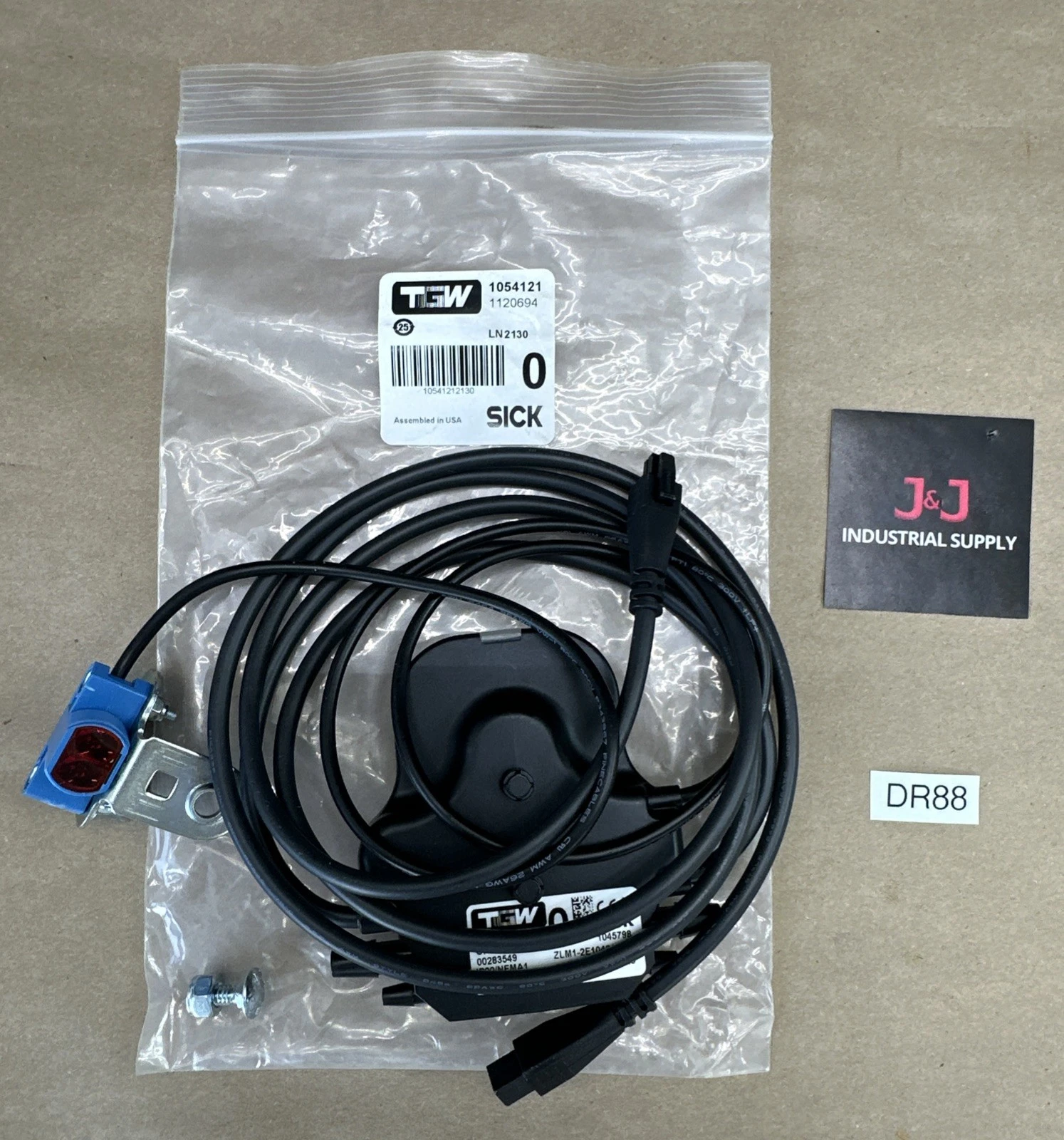 NEW SICK ["00283549", "ZLM1-2E104011S01"]