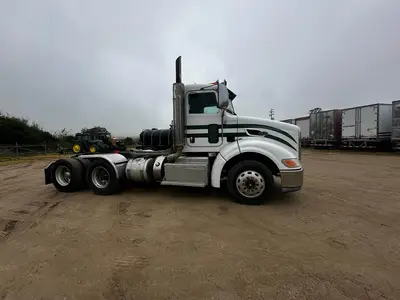 USED 2011 PETERBILT 384