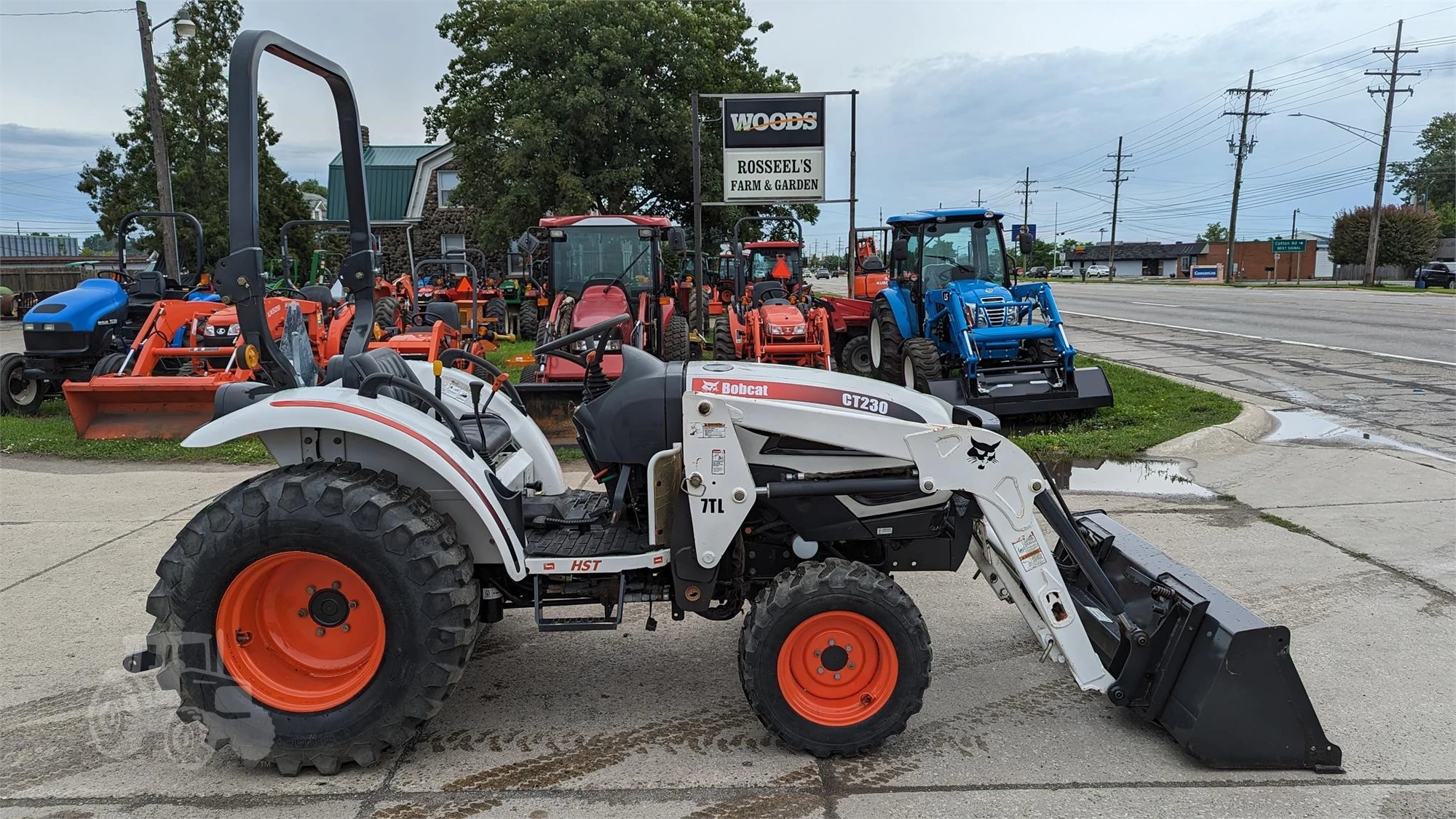 USED 2010 BOBCAT CT230