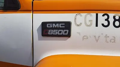 USED 2000 GMC C8500 TANDEM AXLE BED TRUCK