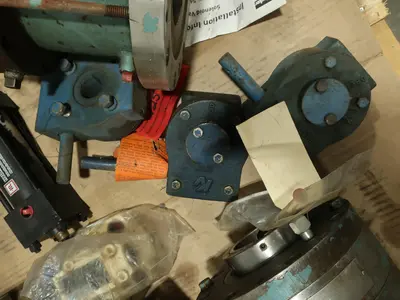 PALLET OF ASSORTED HYDRAULICS