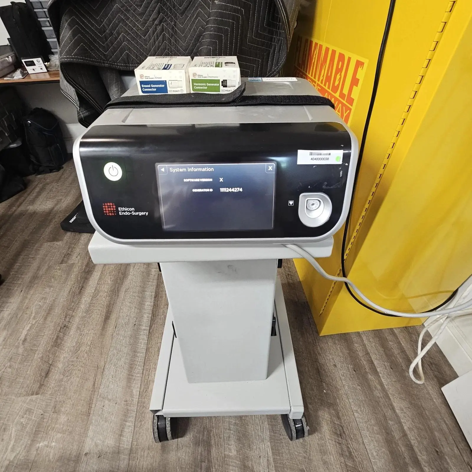 Used Johnson & Johnson J&J GEN 11 With Cart And Adaptor Electrosurgical / Cautery Texas US | PT Medical Technologies #1458817