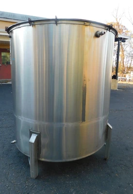 USED SS MIXING TANK 900 GALLON