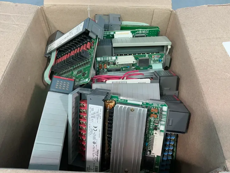 Used ALLENBRADLEY 1746OA16 PLC Input & Output Ohio US | HGR 24 #1507696