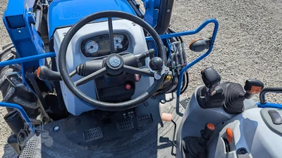 USED 2011 NEW HOLLAND T4.75