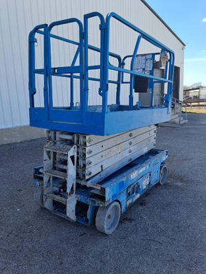 USED 2015 Genie GS-3246