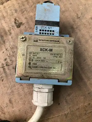 Telemecanique XCK-M Roller Lever Momentary Limit Switch 240V 3A