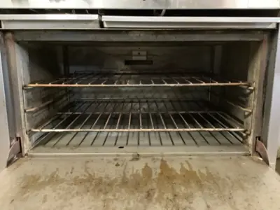 152-0779 Castle Stove Range w 6 Burners-24 Inch Griddle-2 Ovens
