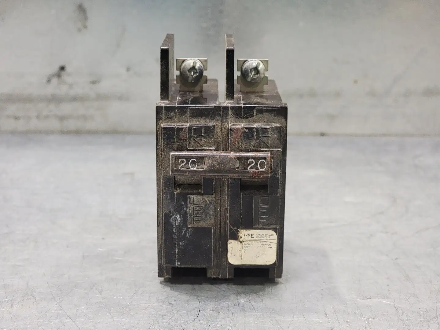20 Amp, 2 Pole, 240 volts Circuit Breaker