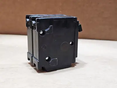 USED SCHNEIDER ELECTRIC CHOM215