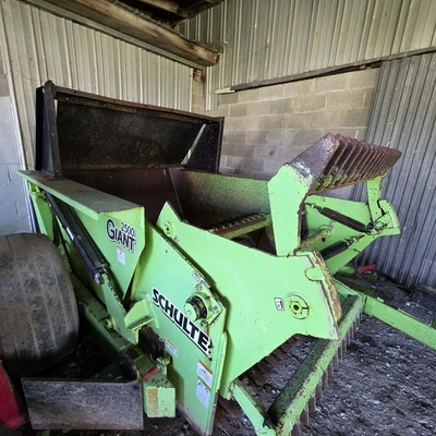 2010 SCHULTE 2500 GIANT Rock Picker | Iron Listing (39)
