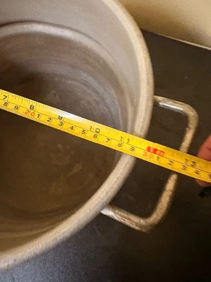 cooking pot
