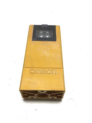 Omron E3K-R10K4 Photoelectric Switch 42/240VAC 24/240VDC