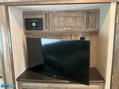 USED 2018 FOREST RIVER VIBE 288RLS