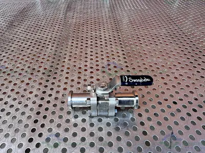 USED SWAGELOK SS-62TSC8 -EP  STAINLESS STEEL BALL VALVE  W/ 1/2" SANITARY FITTING