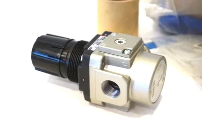 2 NEW SMC AR30-N03H-Z REGULATORS AR30N03HZ