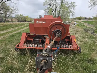 USED 1999 HESSTON 4655