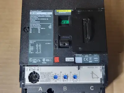 NEW SQUARE D JRA36250U31X