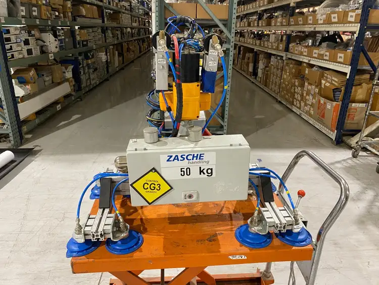 Used ZACHE HANDLING 50 KG MANIPULATOR Vacuum Lifts, Sheet Metal Lifters Michigan US | Maverick Industrial Sales #1122705