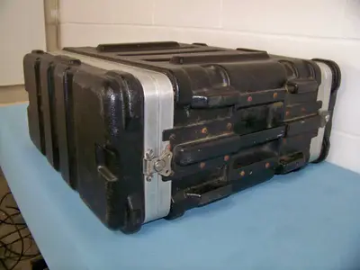 Yamaha 150 Power Amp / Amplifier XH150 in Hard-Sided Road / Travel Case