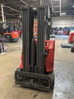 Used 2014 RAYMOND 425C40QM 3-Wheel Stand up Electric Counterbalance Forklifts Illinois US | Somerset Equipment Sales #1546223