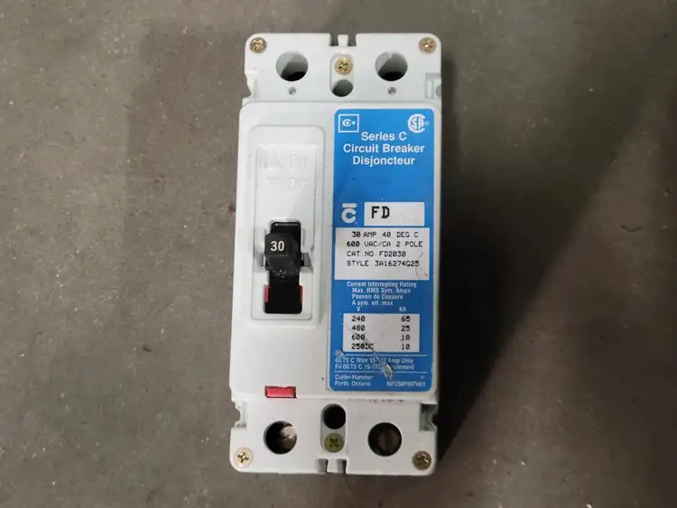 Used CUTLER-HAMMER FD2030 Switchgears British Columbia CA | Lenmark #242529