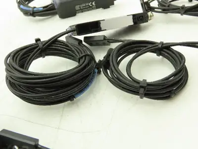 Keyence FS-V31C Fiber Optic Sensor 24V Various Cable Lengths Included Lot of 7