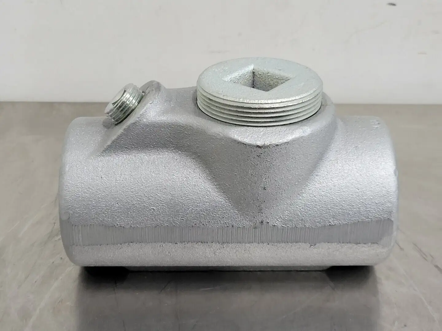 NEW CROUSE-HINDS EYSX41
