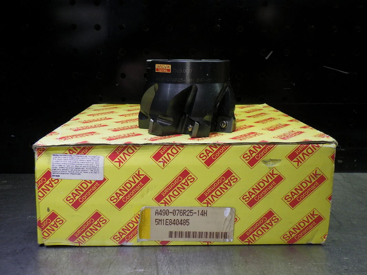 Sandvik 3" Coolant Thru Indexable Facemill 1" Arbor A490-076R25-14H (LOC1593A)