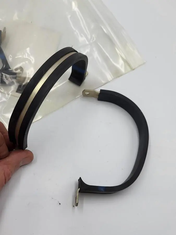 New | in-Stock UMPCO UMPCO WDG 32 SNUG-FIT VIBRATION-DAMPING LOOP CLAMP, ALUMINUM WITH NEOPRENE CUSHION, 2" ID *NEW* Valves/Fittings | ND Industrial Surplus #1211436
