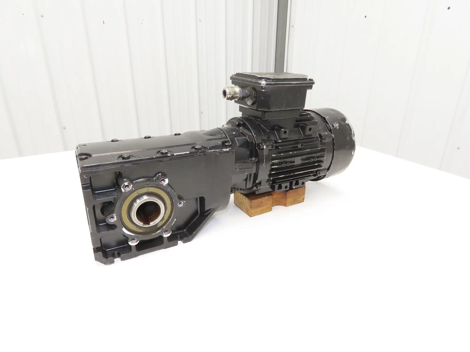 Lenze Gearmotor 49.25 Ratio 36rpm 230/460V 3PH 1-3/8" Hollow Shaft Reducer