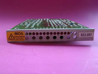 USED MOS INTEGRATED CIRCUIT 923.057