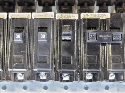 New | in-Stock 1997 CUTLER-HAMMER YS20C42 Switchgears British Columbia CA | Lenmark #835439