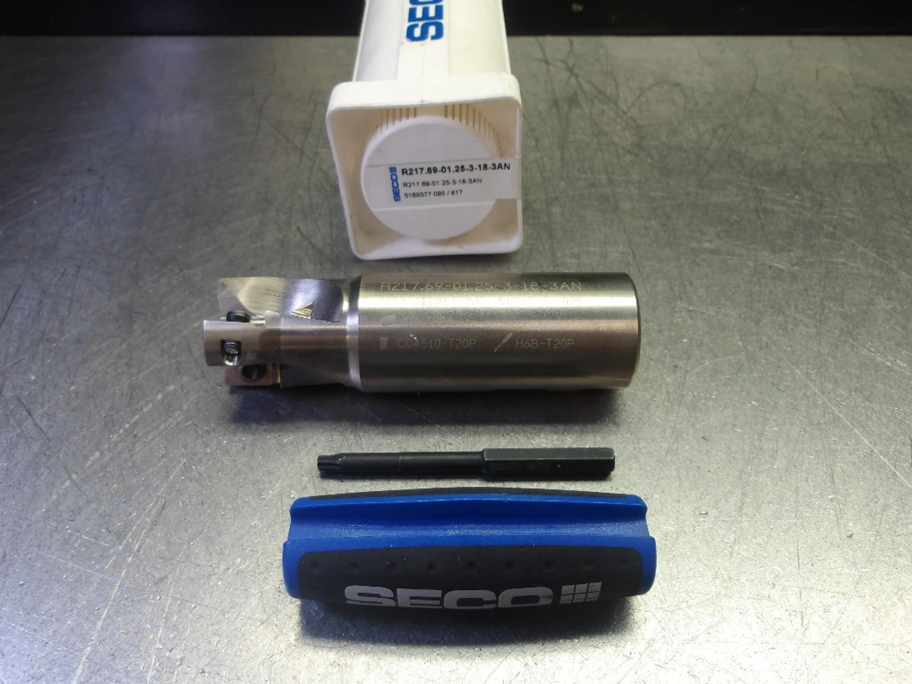 SECO 1.250" 3 Flute Coolant Thru Endmill R217.69-01.25-3-18-3AN (LOC2617)*