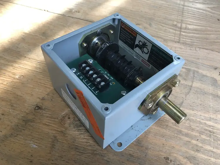 Used ELECTRO METERS EC-2004-12-DN-CFX-D-1-2/8 Switchgears British Columbia CA | Lenmark #244367